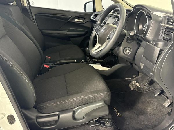 2022-Honda-WR-V-12-Comfort image:6