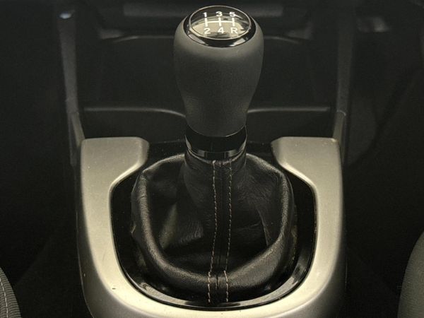 2022-Honda-WR-V-12-Comfort image:7