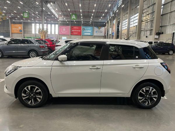 2025-Suzuki-Swift-12-GLX-Auto image:5