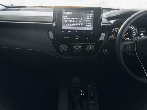 2026-Toyota-Corolla-Cross-18-XI image:12