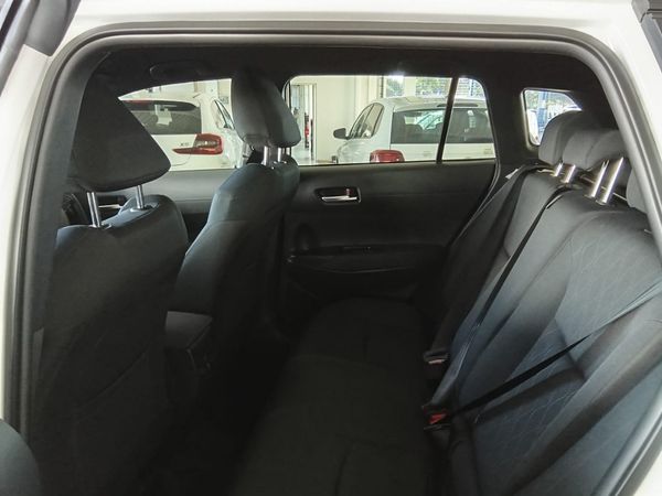 2026-Toyota-Corolla-Cross-18-XI image:7