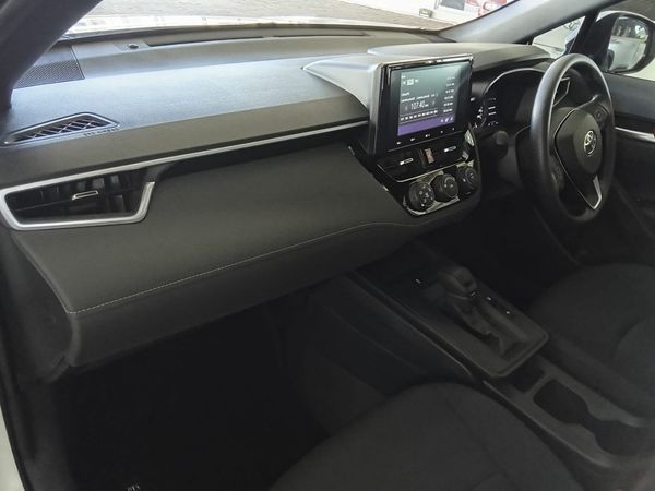 2026-Toyota-Corolla-Cross-18-XI image:8