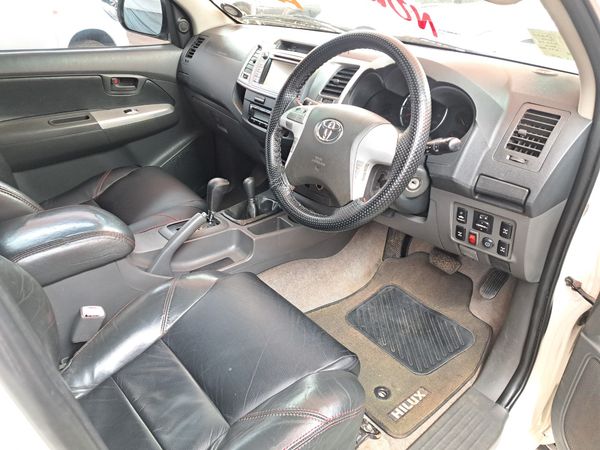 2012-Toyota-Hilux-30-D-4D-Raider-4x4-Auto-Double-Cab image:4