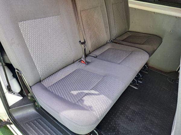 2014-Volkswagen-Transporter-T5-Crew-Bus-20-BiTDI-SWB-132kW-Auto-Panel-Van image:4