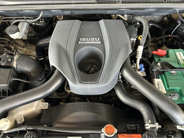2015-Isuzu-KB-300-D-Teq-LX-Standard-Double-Cab image:9