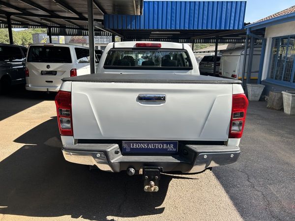 2015-Isuzu-KB-300-D-Teq-LX-Standard-Double-Cab image:3