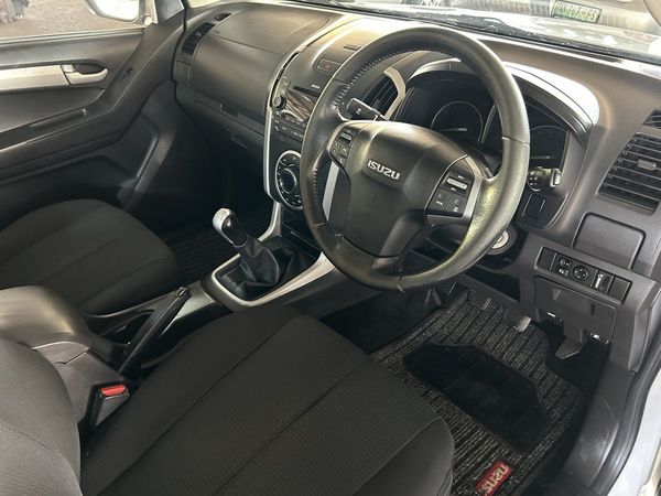 2015-Isuzu-KB-300-D-Teq-LX-Standard-Double-Cab image:6