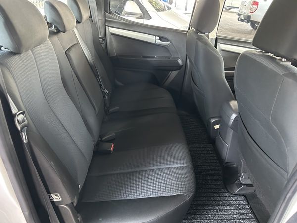 2015-Isuzu-KB-300-D-Teq-LX-Standard-Double-Cab image:7