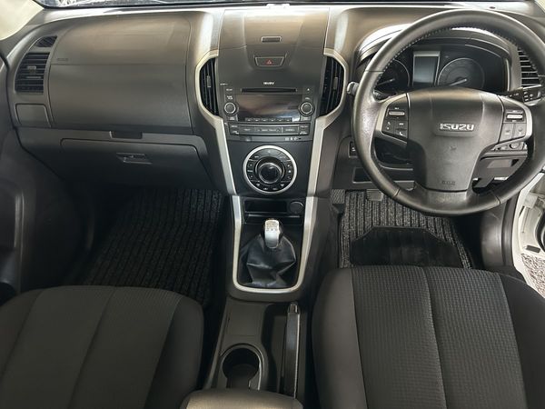 2015-Isuzu-KB-300-D-Teq-LX-Standard-Double-Cab image:8