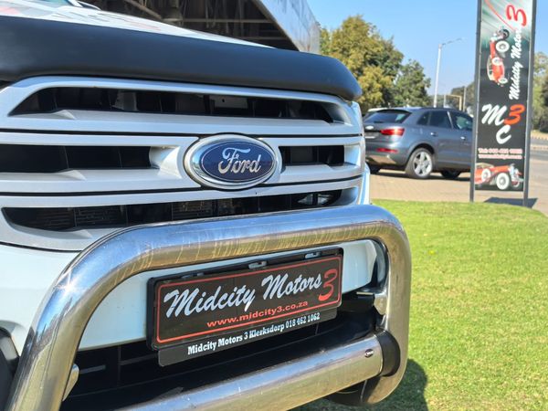2017-Ford-Everest-22-TDCi-XLS-Auto image:4