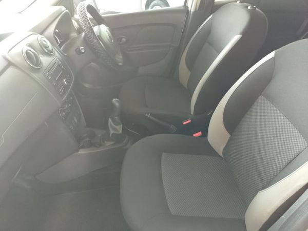 2015-Renault-Sandero-900T-Expression image:13