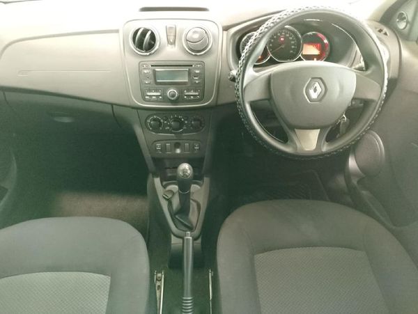 2015-Renault-Sandero-900T-Expression image:16