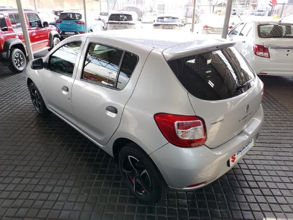 2015-Renault-Sandero-900T-Expression image:4