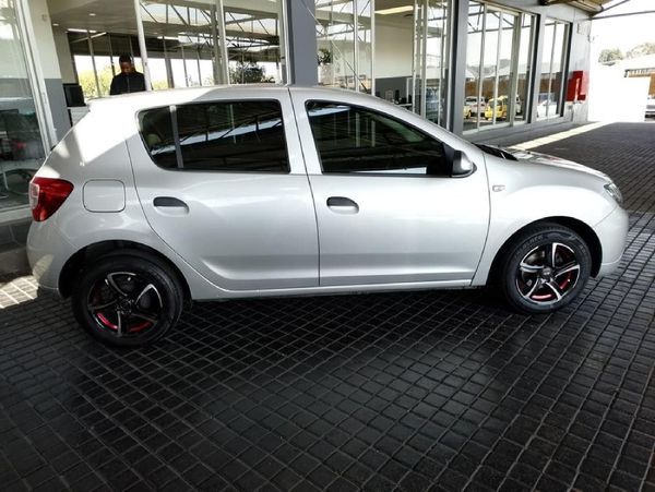 2015-Renault-Sandero-900T-Expression image:7