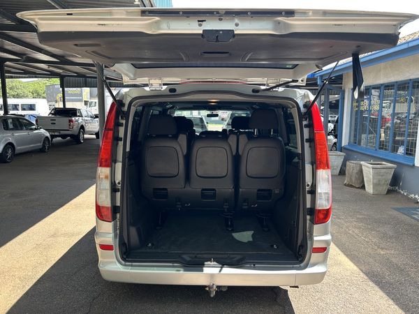 2014-Mercedes-Benz-Vito-122-CDI-Shuttle image:4