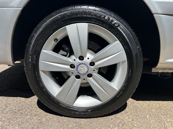 2014-Mercedes-Benz-Vito-122-CDI-Shuttle image:5