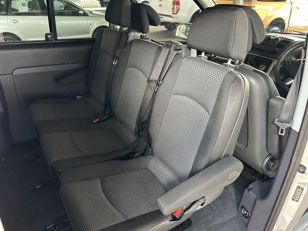 2014-Mercedes-Benz-Vito-122-CDI-Shuttle image:8