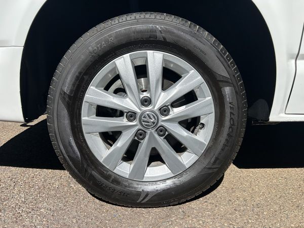 2018-Volkswagen-Kombi-20-TDI-Auto-103kW-Trendline image:4