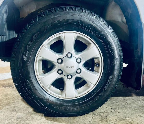 2021-Isuzu-D-Max-250-HO-Hi-Rider-Double-Cab image:4