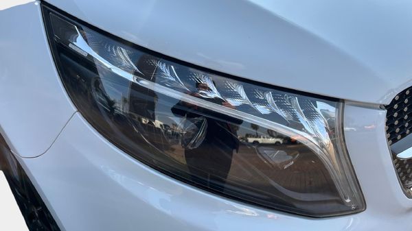 2024-Mercedes-Benz-V-Class-V-300d-Avantgarde-AMG-Line image:11