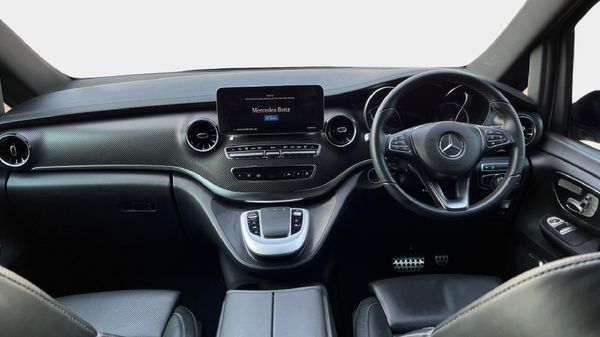 2024-Mercedes-Benz-V-Class-V-300d-Avantgarde-AMG-Line image:14