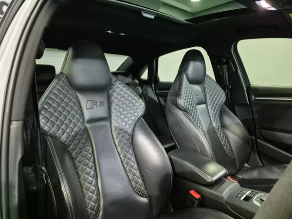2018-Audi-RS3-Sedan-quattro image:9
