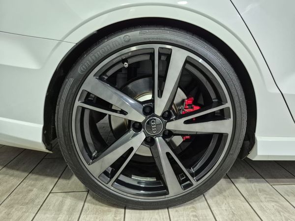 2018-Audi-RS3-Sedan-quattro image:15