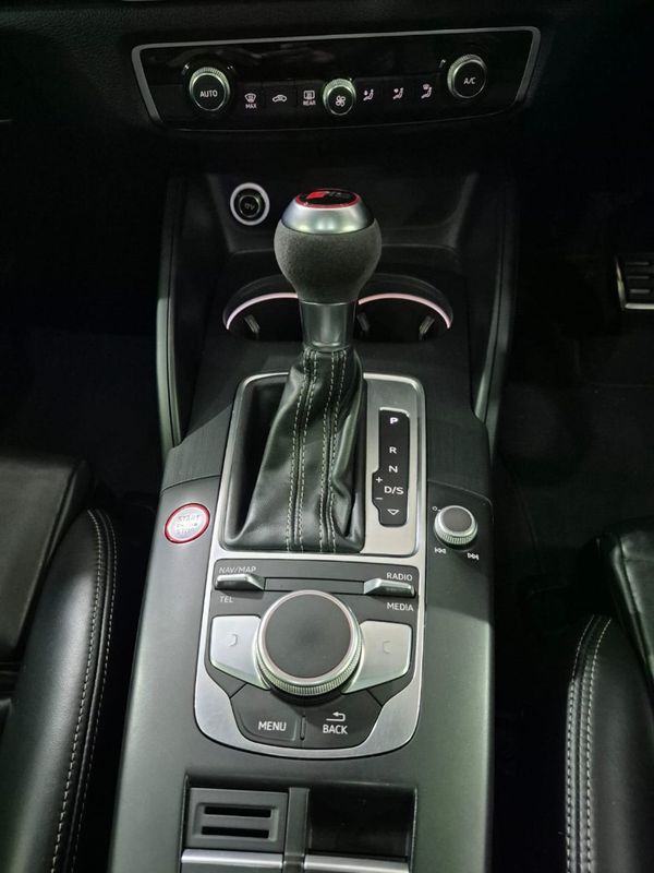 2018-Audi-RS3-Sedan-quattro image:7