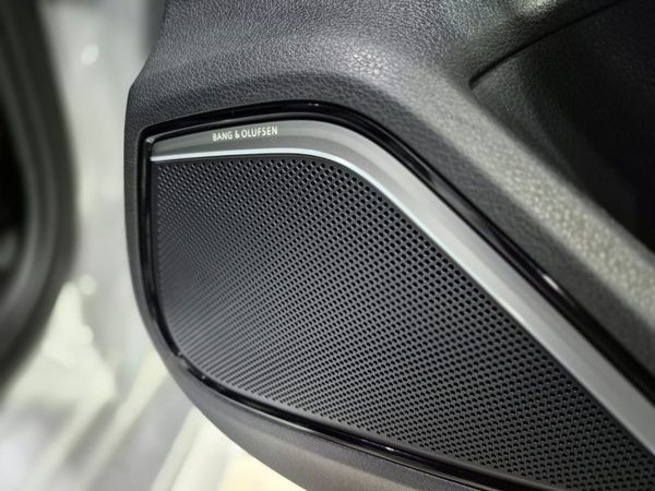 2018-Audi-RS3-Sedan-quattro image:8