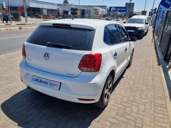 2020-Volkswagen-Polo-Vivo-14-Comfortline-5-dr image:10