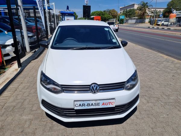 2020-Volkswagen-Polo-Vivo-14-Comfortline-5-dr image:1