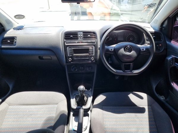 2020-Volkswagen-Polo-Vivo-14-Comfortline-5-dr image:3