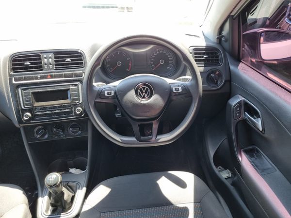 2020-Volkswagen-Polo-Vivo-14-Comfortline-5-dr image:5