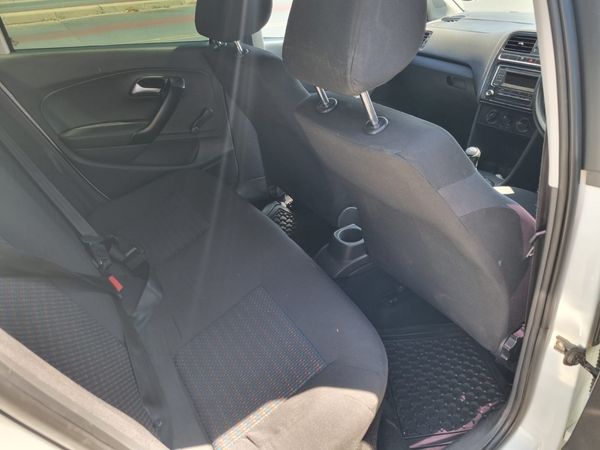 2020-Volkswagen-Polo-Vivo-14-Comfortline-5-dr image:6