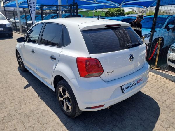 2020-Volkswagen-Polo-Vivo-14-Comfortline-5-dr image:8