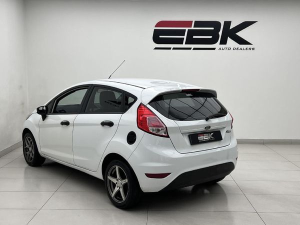 2015-Ford-Fiesta-14-Ambiente-5-dr image:3