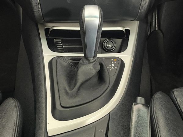 2011-BMW-1-Series-120d-Coupe-Auto image:6