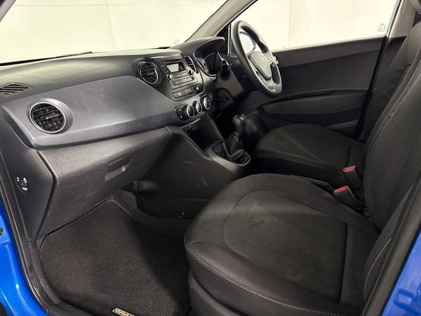 2018-Hyundai-Grand-i10-10-Motion image:8