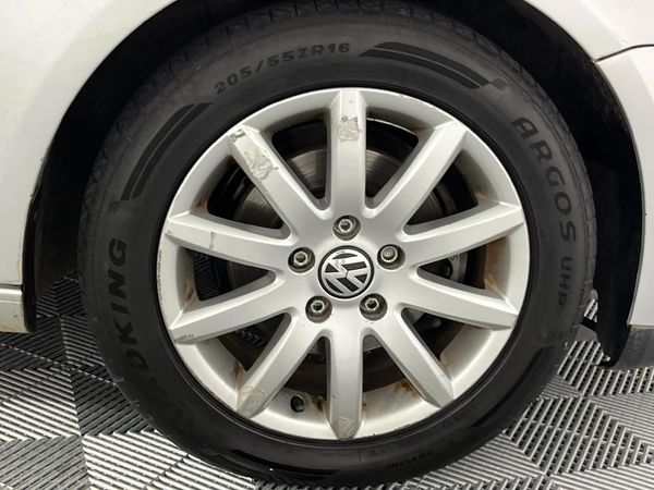 2009-Volkswagen-Jetta-20-Trendline image:3