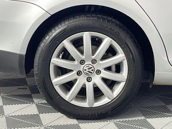 2009-Volkswagen-Jetta-20-Trendline image:5