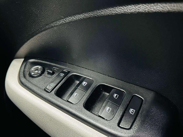 2023-Hyundai-Venue-12-Motion image:11