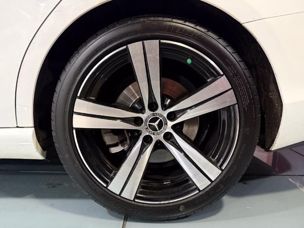 2022-Mercedes-Benz-C-Class-C-220d-Auto image:9
