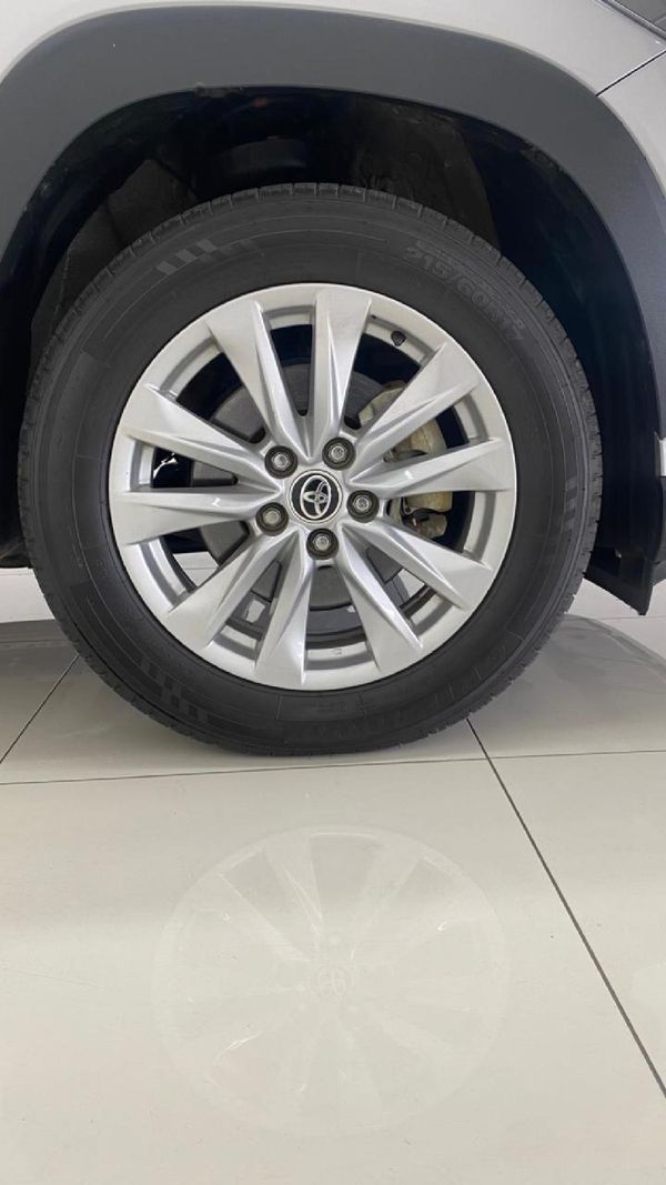 2024-Toyota-Corolla-Cross-18-XS image:5