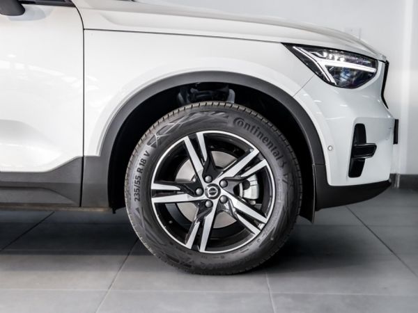 2025-Volvo-XC40-B4-Plus-Dark-Geartronic-Mild-Hybrid image:9