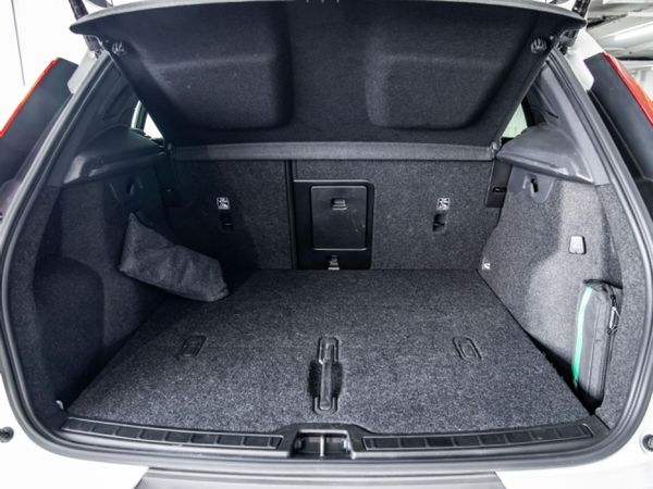 2025-Volvo-XC40-B4-Plus-Dark-Geartronic-Mild-Hybrid image:13
