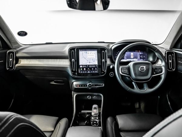 2025-Volvo-XC40-B4-Plus-Dark-Geartronic-Mild-Hybrid image:5