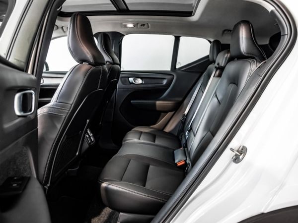 2025-Volvo-XC40-B4-Plus-Dark-Geartronic-Mild-Hybrid image:6