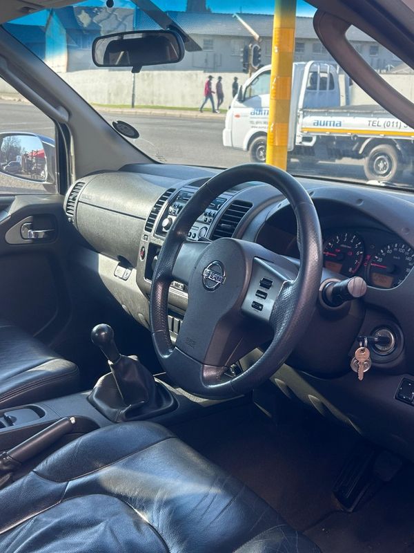 2006-Nissan-Navara-40-V6-Double-Cab image:8