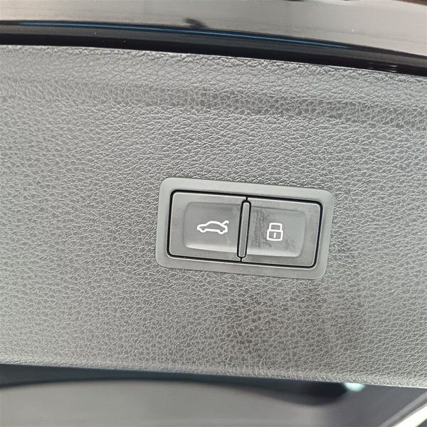 2025-Audi-SQ5-quattro-Auto-Black-Edition image:10