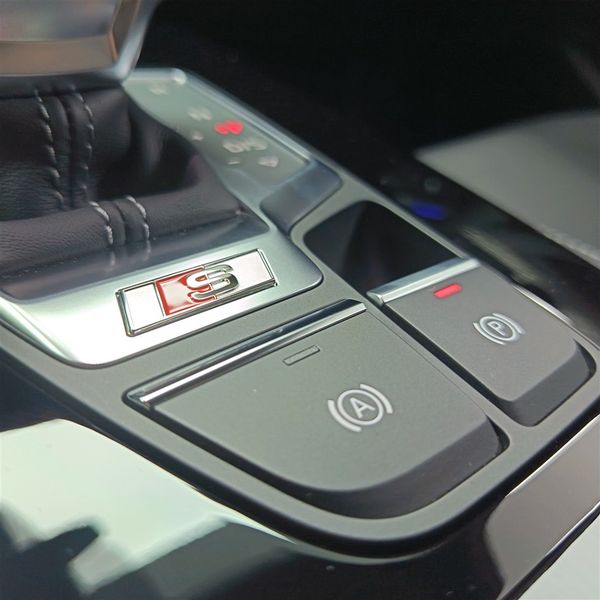 2025-Audi-SQ5-quattro-Auto-Black-Edition image:21